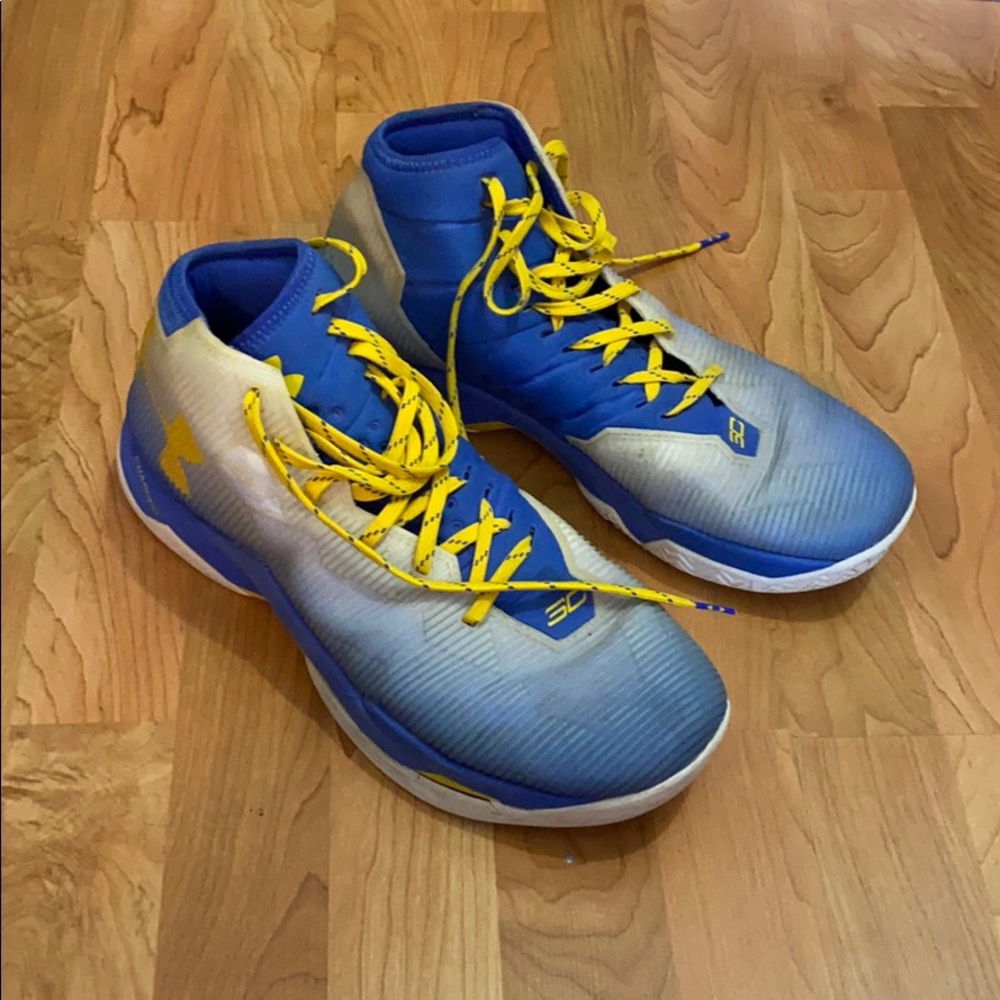 Men’s basketball shoes